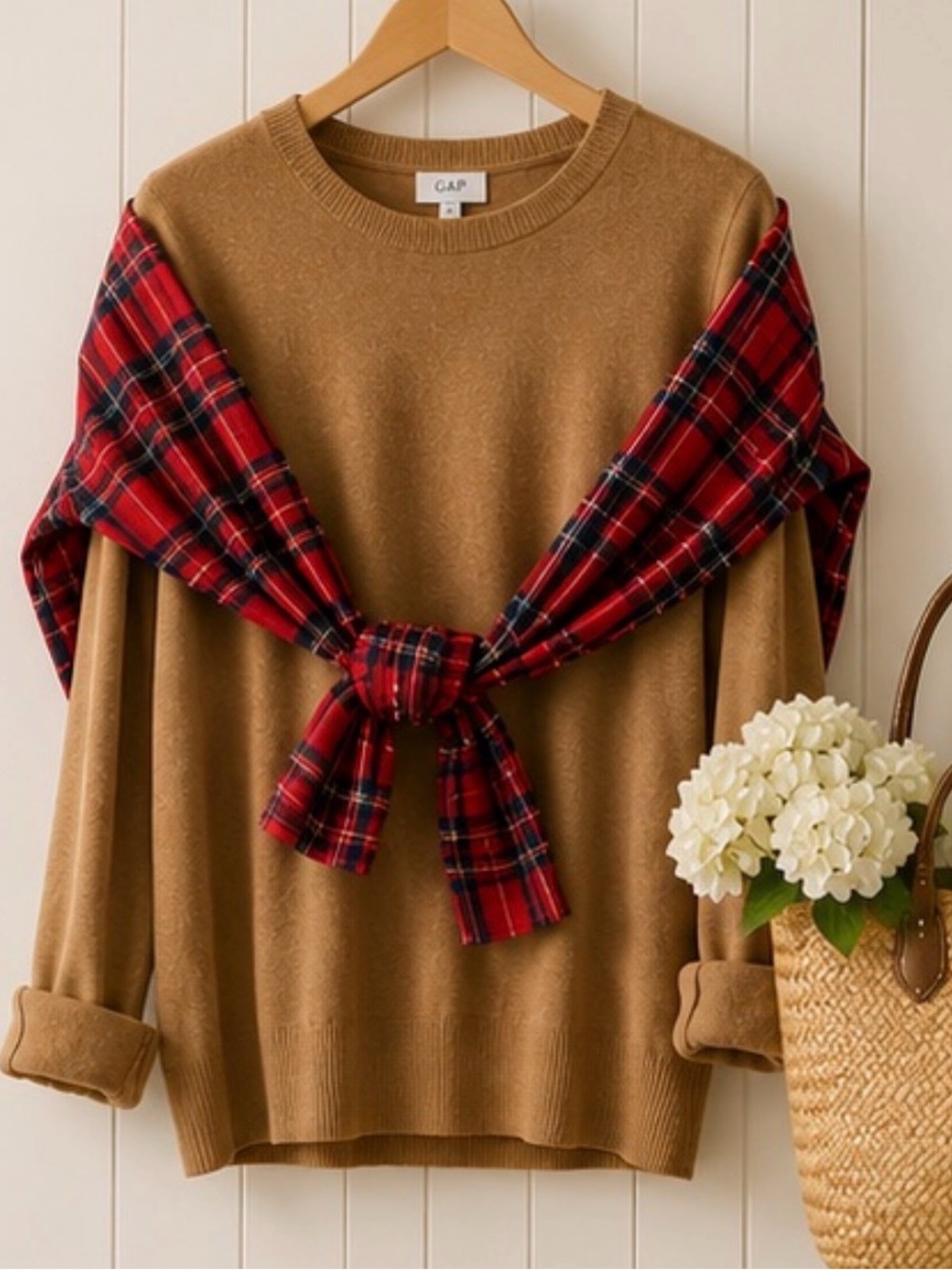 GAP V-Neck Sweater in Camel Tan